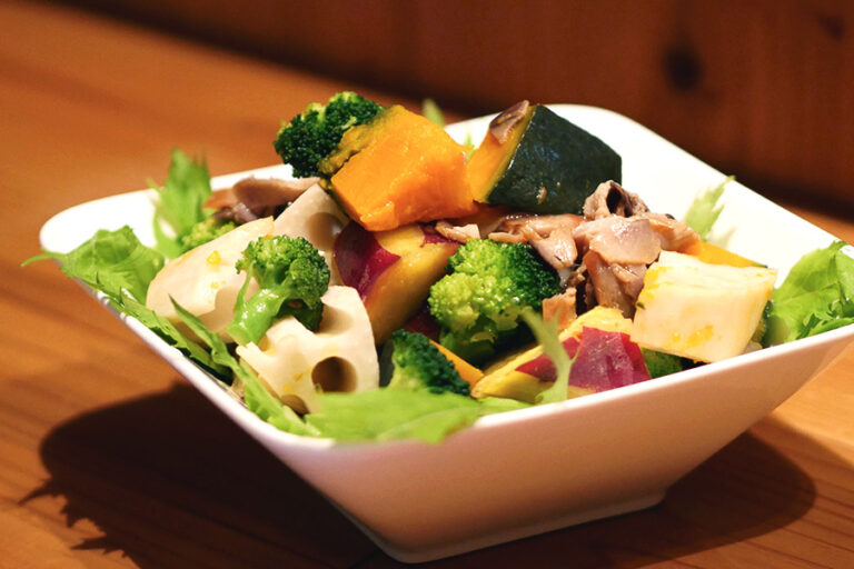 秋の根菜サラダ「ぶり生ハムのドレッシング」